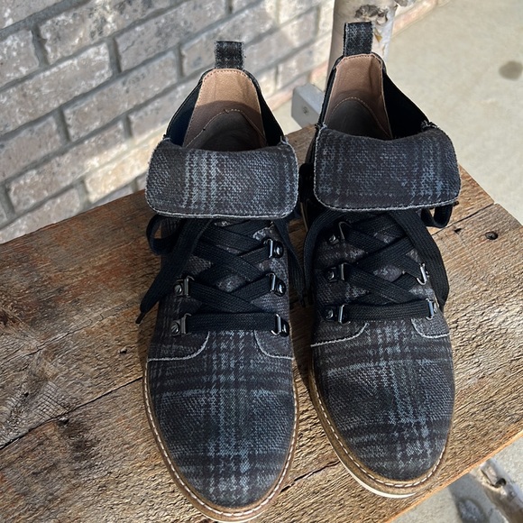 EUC Adam Tucker booties - Picture 14 of 14